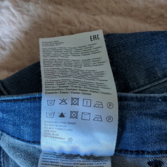 Skinny Jeans - Picture 8 of 9